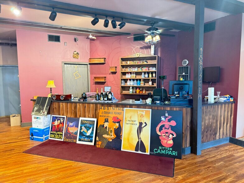 More Photos Of 500-504 W Main St, Mount Horeb Freestanding For Lease