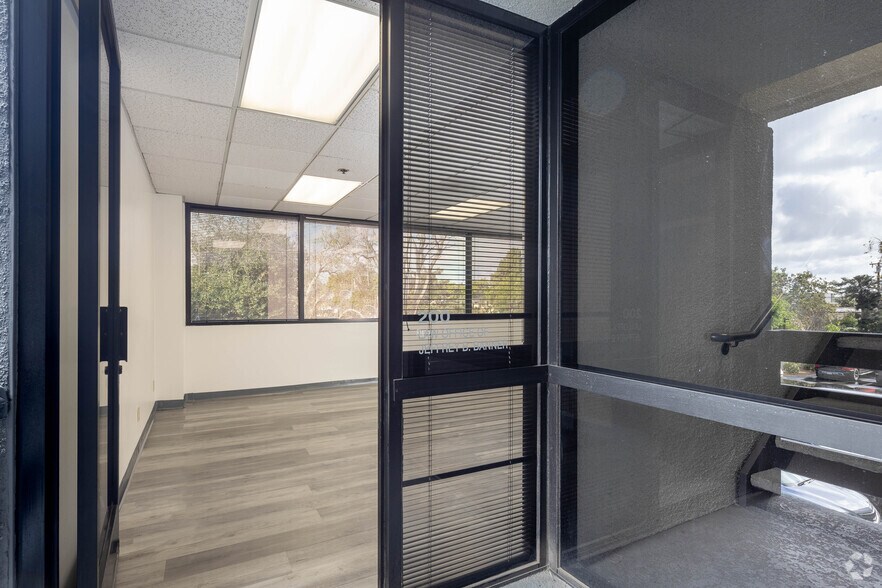 More Photos Of 18952 MacArthur Blvd, Irvine Office For Sale