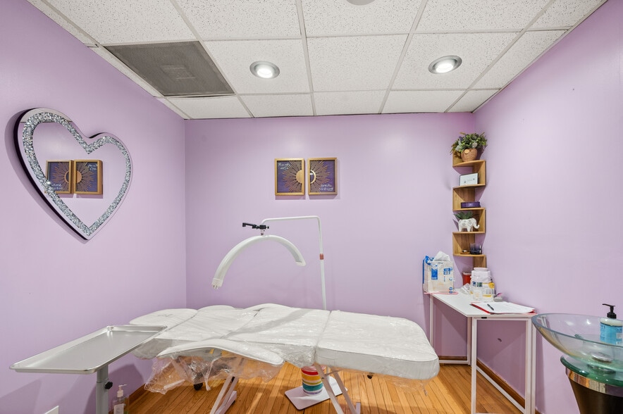 More Photos Of 7318 W Irving Park Rd, Norridge Storefront For Lease