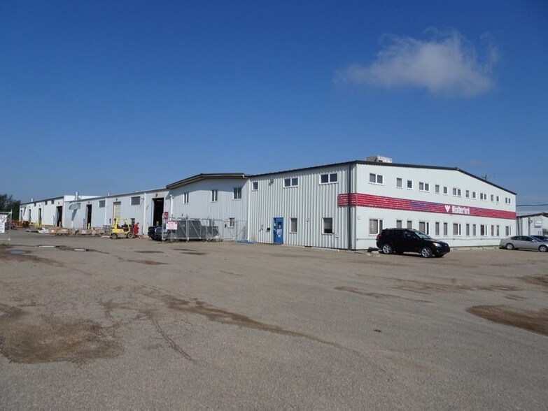 More Photos Of 4604 62nd Ave, Lloydminster Warehouse For Lease