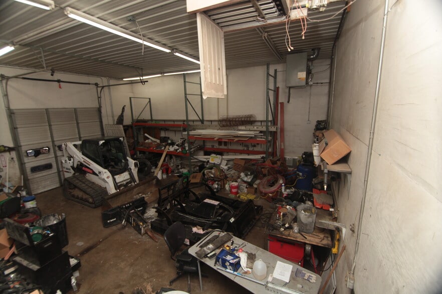 More Photos Of 4706 12th St, Rock Island Auto Dealership For Sale