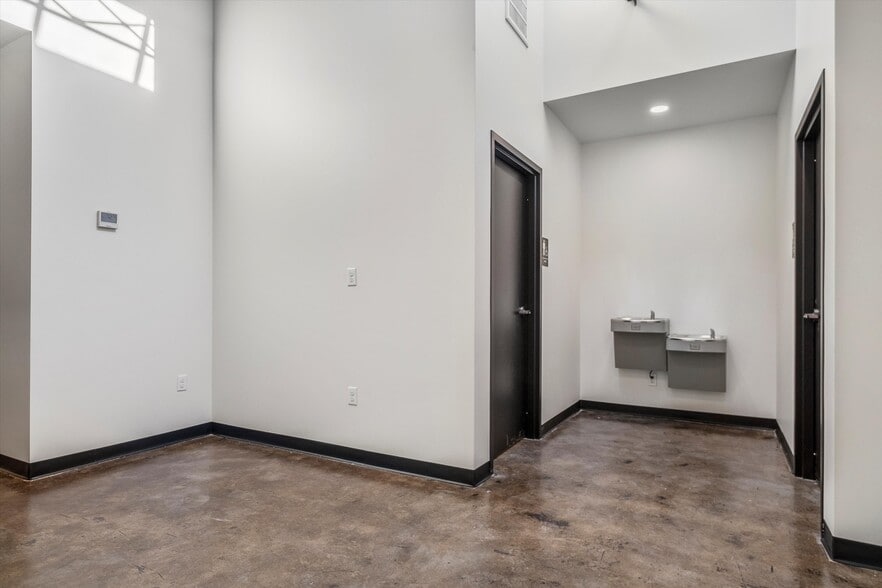 More Photos Of 12 NW 13th St, Oklahoma City General Retail For Lease