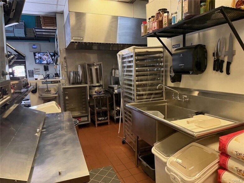 More Photos Of 1355 Washington Ave, Oroville Fast Food For Sale
