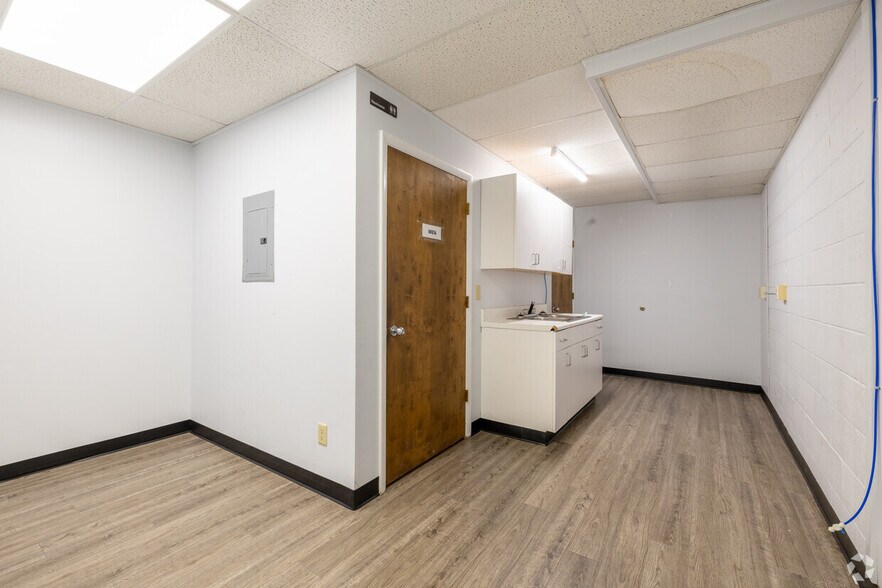 More Photos Of 745 Bluecrab Rd, Newport News Research And Development For Lease