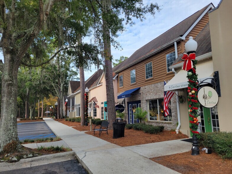 More Photos Of 1509 Main St, Hilton Head Island Storefront For Lease