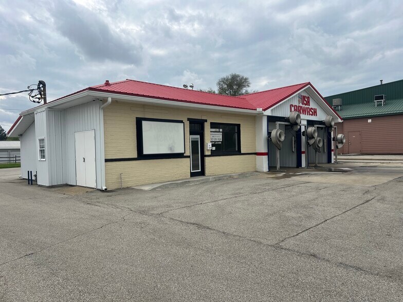 More Photos Of 212 S Broadway, Peru Specialty For Sale