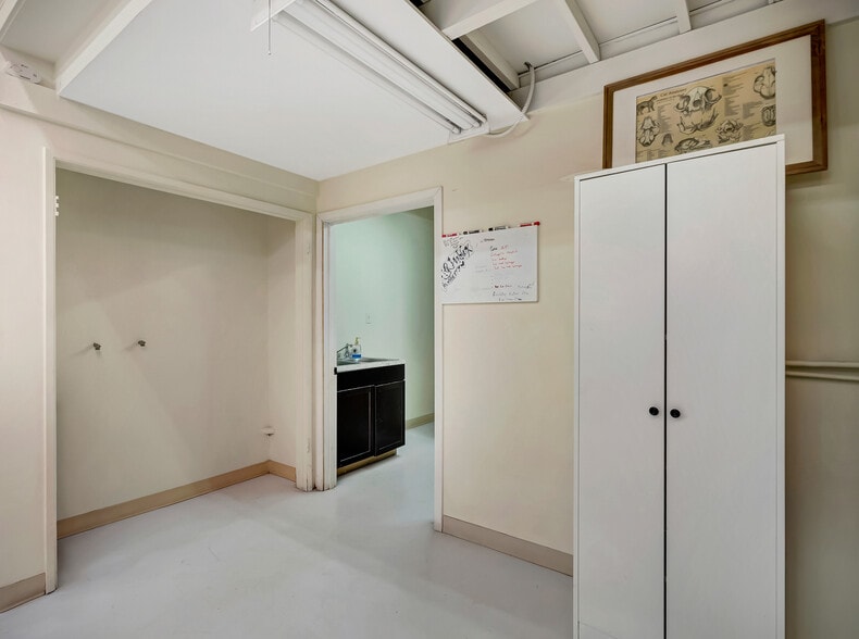 More Photos Of 11915 Inglewood Ave, Hawthorne Medical For Sale