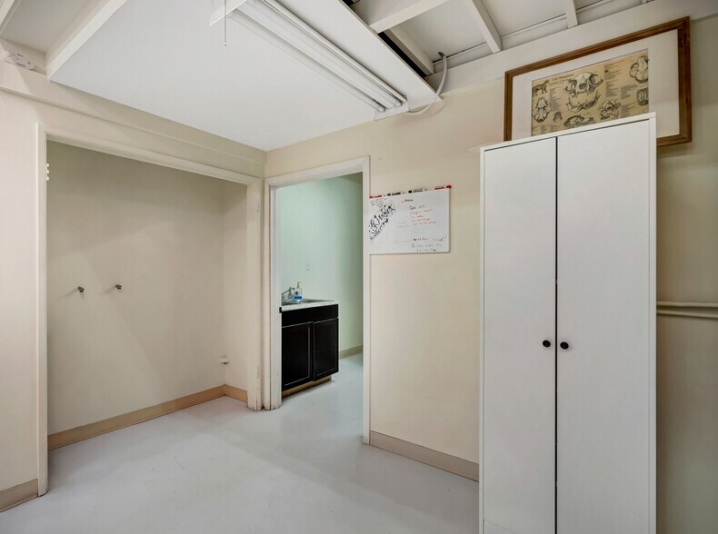 More Photos Of 11915 Inglewood Ave, Hawthorne Medical For Sale