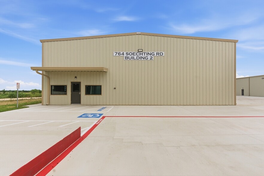 More Photos Of 764 Soechting Rd, New Braunfels Unknown For Lease
