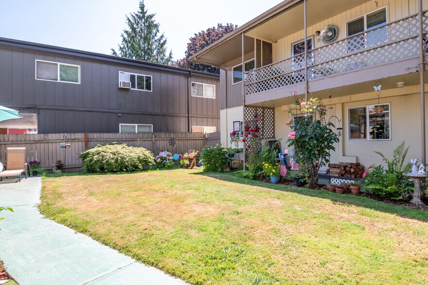 More Photos Of 1951 Louisiana St, Longview Apartments For Sale