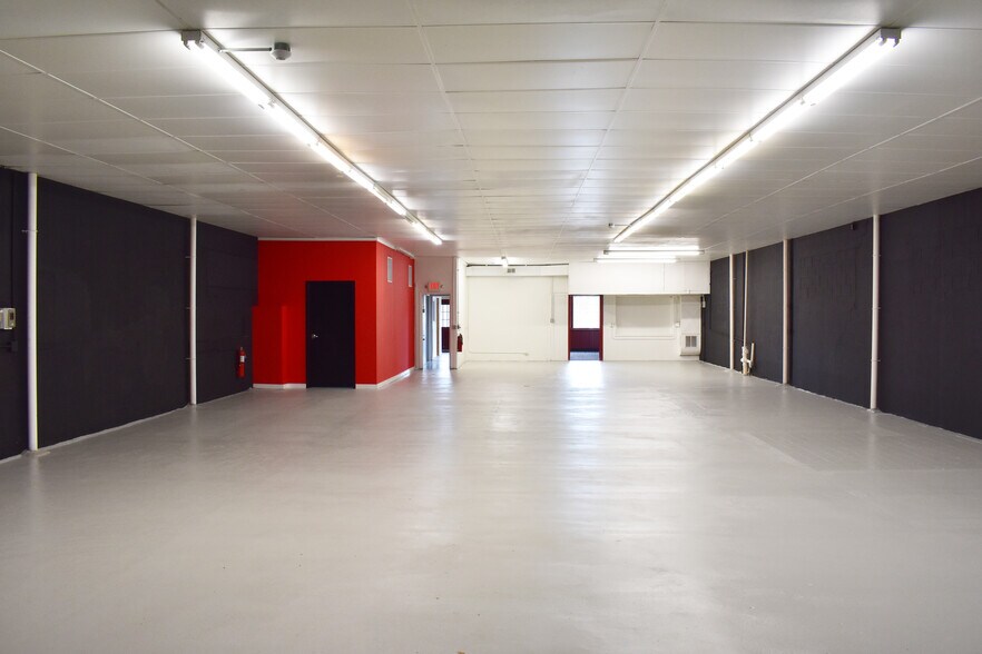 More Photos Of 19 N Arch St, Janesville General Retail For Lease