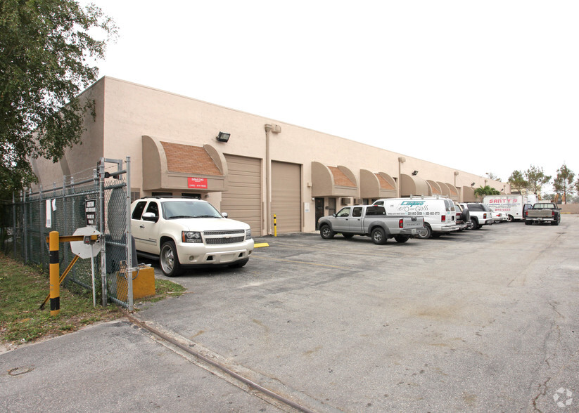 Primary Photo Of 7551-7569 NW 70th St, Miami Warehouse For Lease