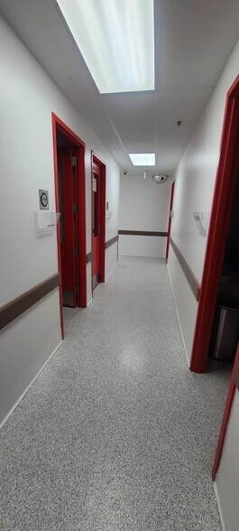 More Photos Of 2400 Pilot Knob Rd, Mendota Heights Light Manufacturing For Lease