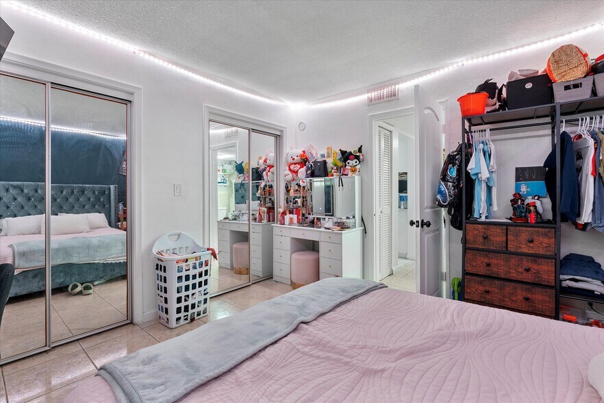 More Photos Of 701 NE 8th St, Hallandale Beach Apartments For Sale