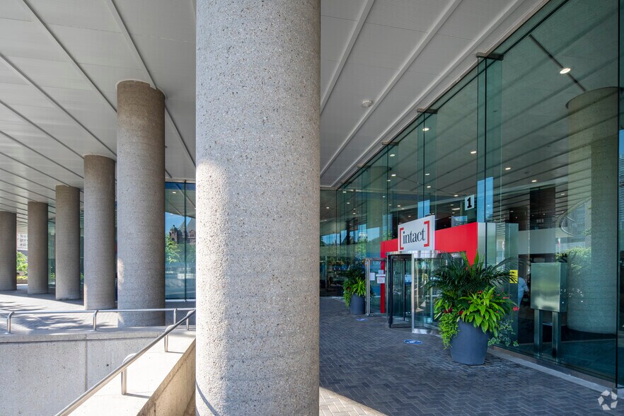 More Photos Of 700 University Ave, Toronto Office For Lease