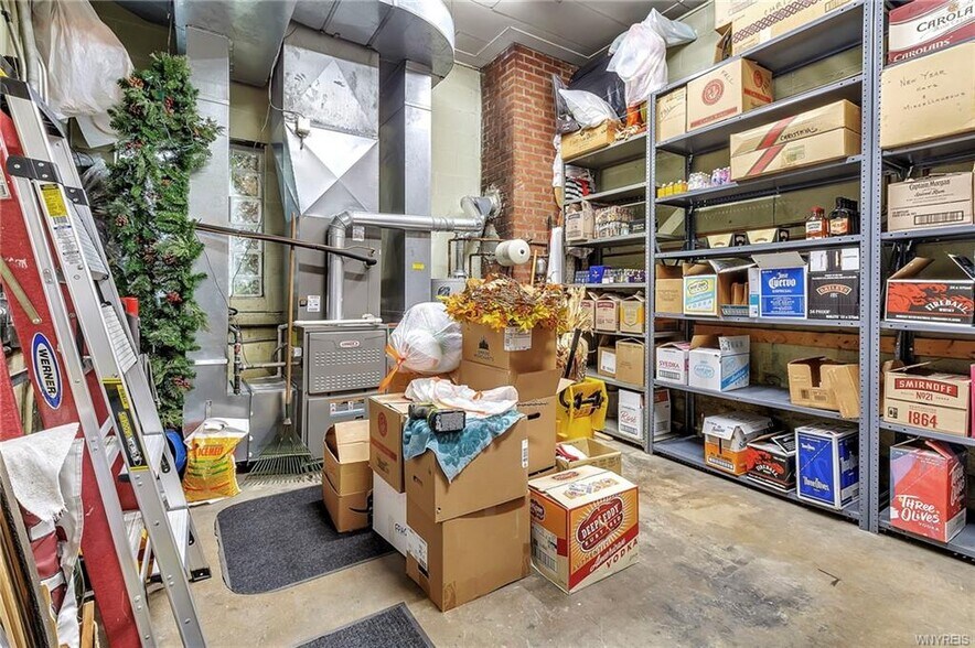 More Photos Of 113 Lockport St, Youngstown General Retail For Sale