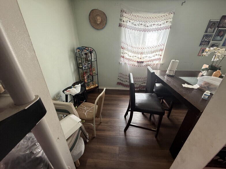 More Photos Of 1150 Surrey Dr, Glen Ellyn Apartments For Sale
