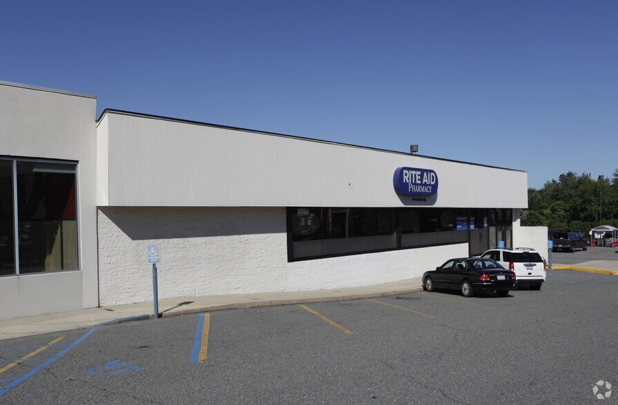 More Photos Of 283 W Jericho Tpke, Huntington Station General Retail For Sale