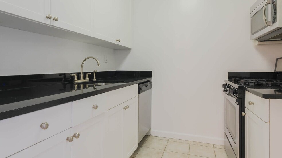 More Photos Of 180-194 Riverside Blvd, New York Apartments For Lease