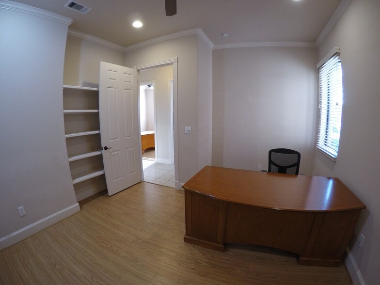 More Photos Of 1806 Snake River Rd, Katy Medical For Sale