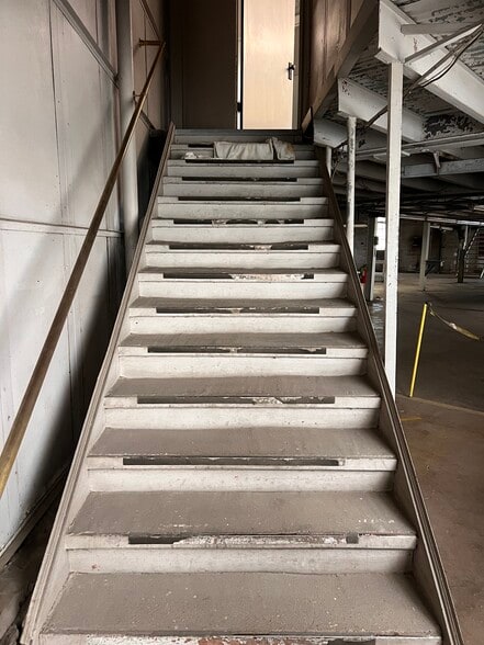 More Photos Of 636 Third Ave, Dallas Warehouse For Sale