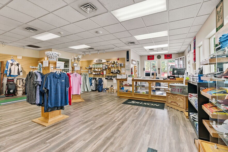 More Photos Of 31 Ray Rd, Sunnyside Sports And Entertainment For Sale