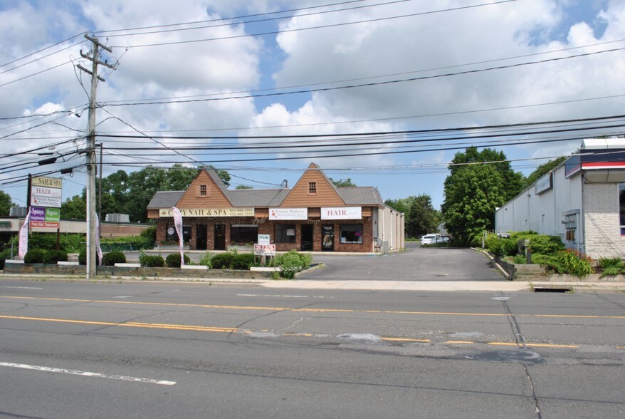More Photos Of 3021-3023 Jericho Tpke, East Northport Storefront For Lease