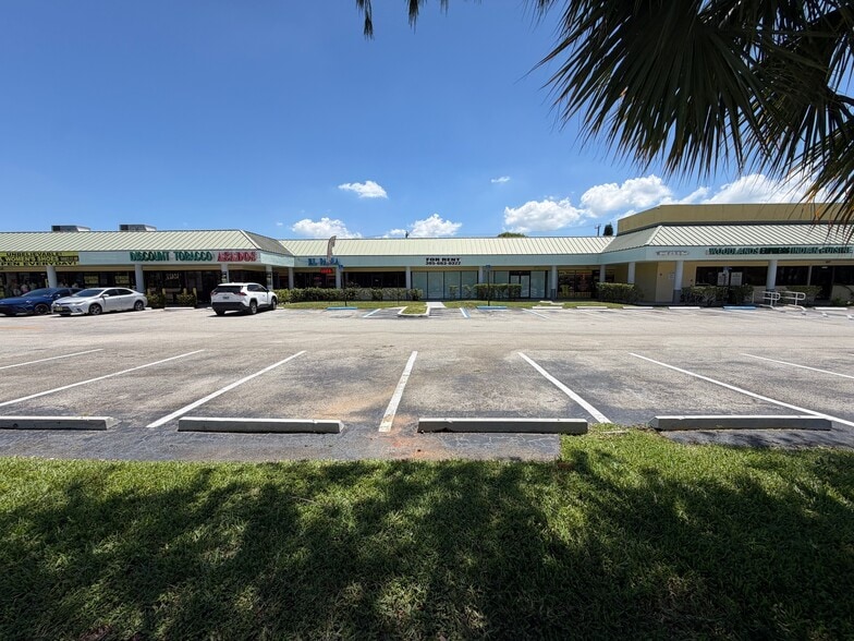 More Photos Of 4806-4850 N University Dr, Lauderhill Unknown For Lease
