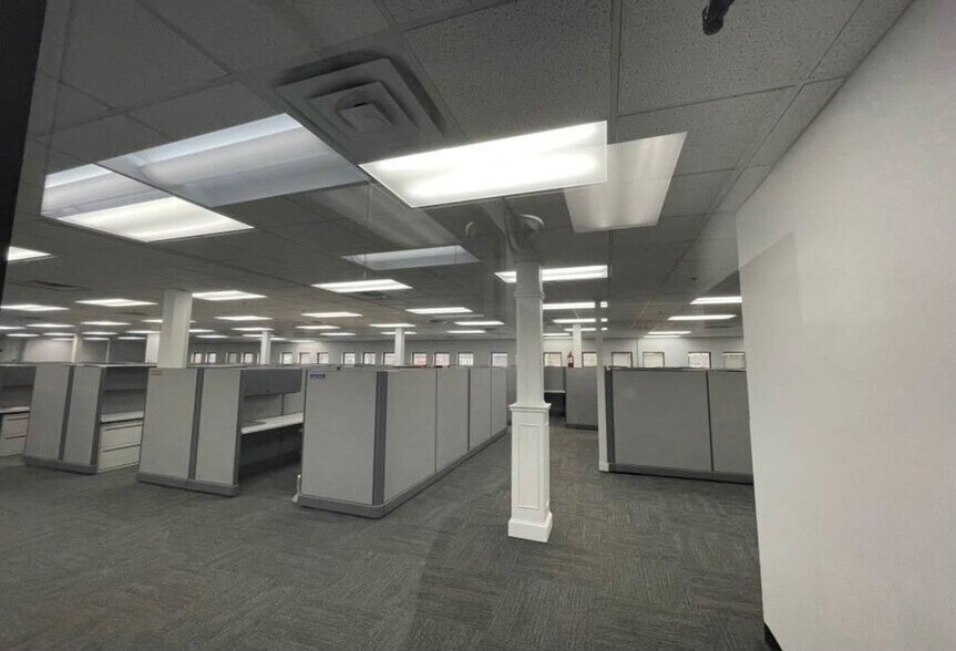 More Photos Of 125 Broadway Ave, Oak Ridge Office For Sale