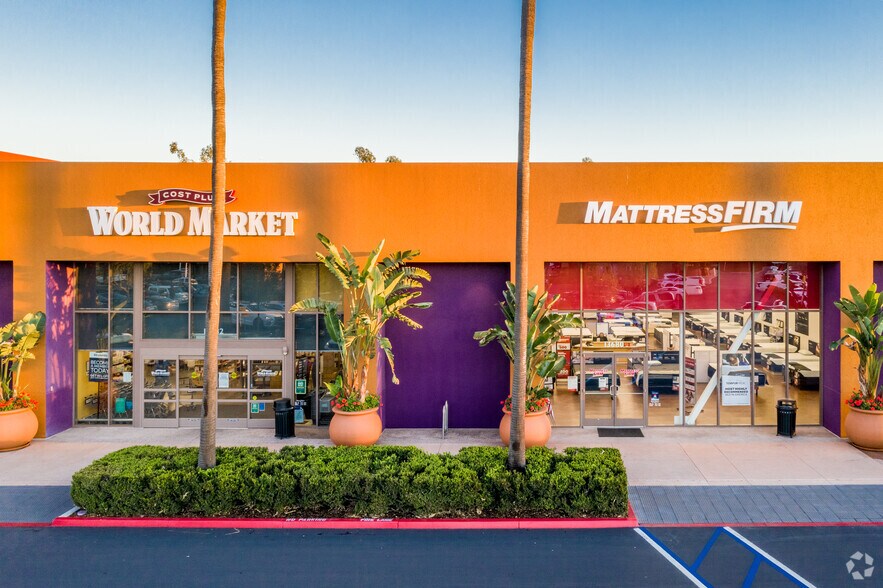 More Photos Of 2915-3011 El Camino Real, Tustin Unknown For Lease