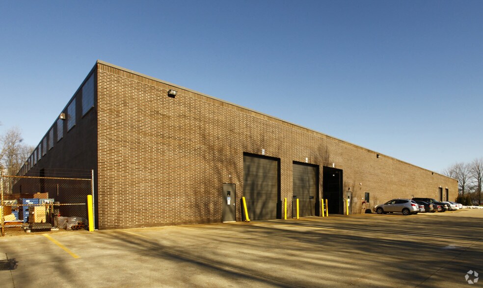 More Photos Of 5800 Harper Rd, Solon Distribution For Lease