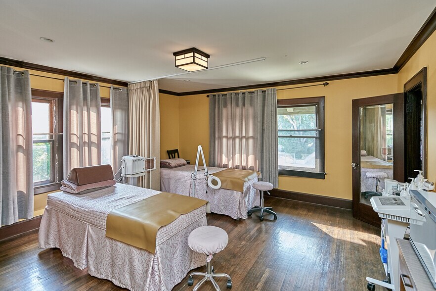 More Photos Of 658 S Bronson Ave, Los Angeles Office Residential For Sale