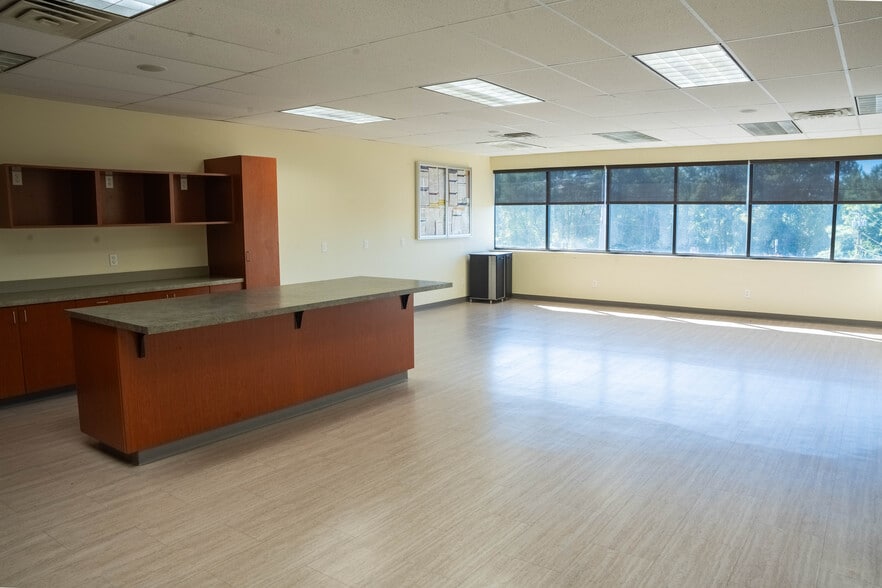 More Photos Of 1021 Watervliet Shaker Rd, Schenectady Office For Lease