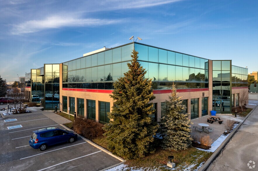 More Photos Of 5705 Cancross Ct, Mississauga Office For Sale