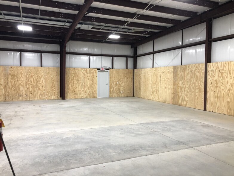 More Photos Of 246 Grogan Dr, Dawsonville Warehouse For Sale