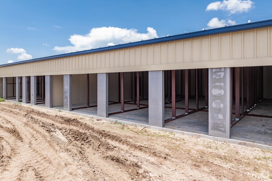 More Photos Of 2419 E 85th St, Palmetto Self Storage For Sale
