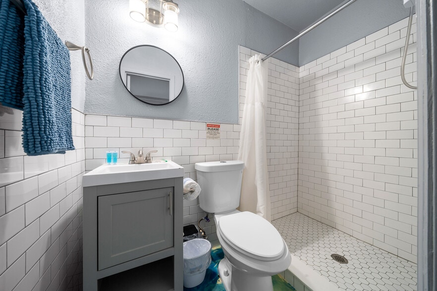 More Photos Of 215 S Pine Ave, Ocala Hotel For Sale