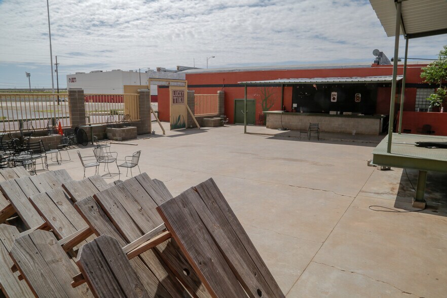 More Photos Of 1928 Buddy Holly Ave, Lubbock Bar For Sale
