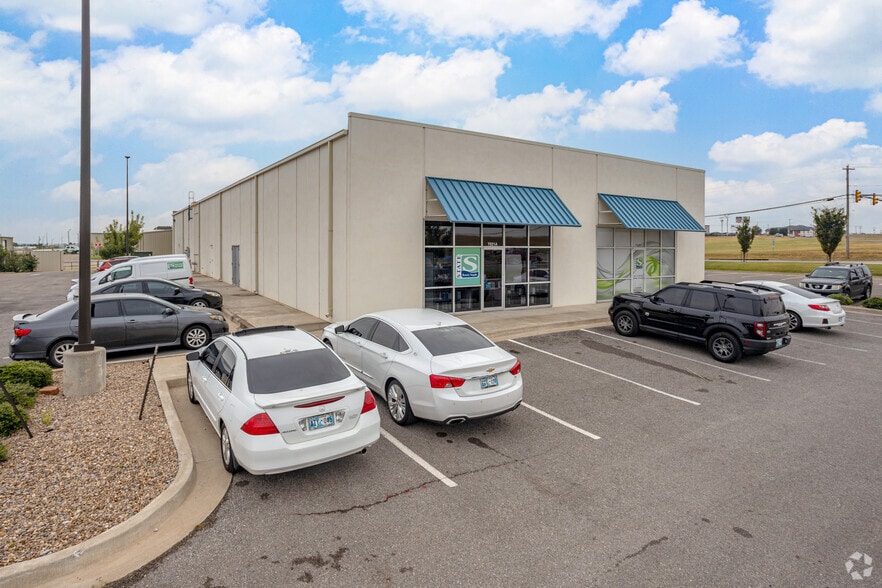 More Photos Of 7021 W Wilshire Blvd, Oklahoma City General Retail For Lease