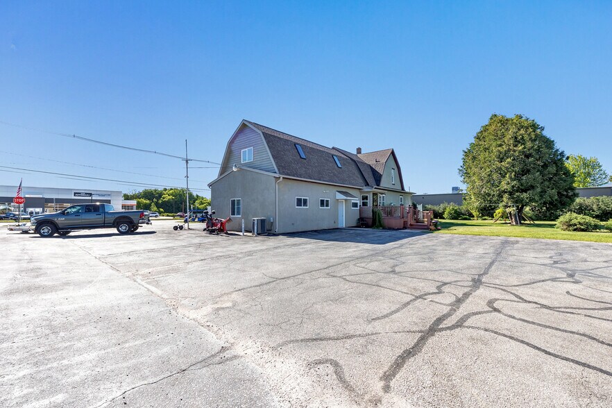 More Photos Of 513-529 Duluth Ave, Sturgeon Bay, Sturgeon Bay General Retail For Sale