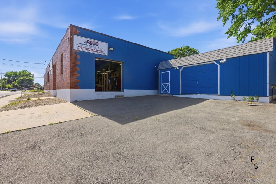 More Photos Of 64 Cody St, West Hartford Warehouse For Sale