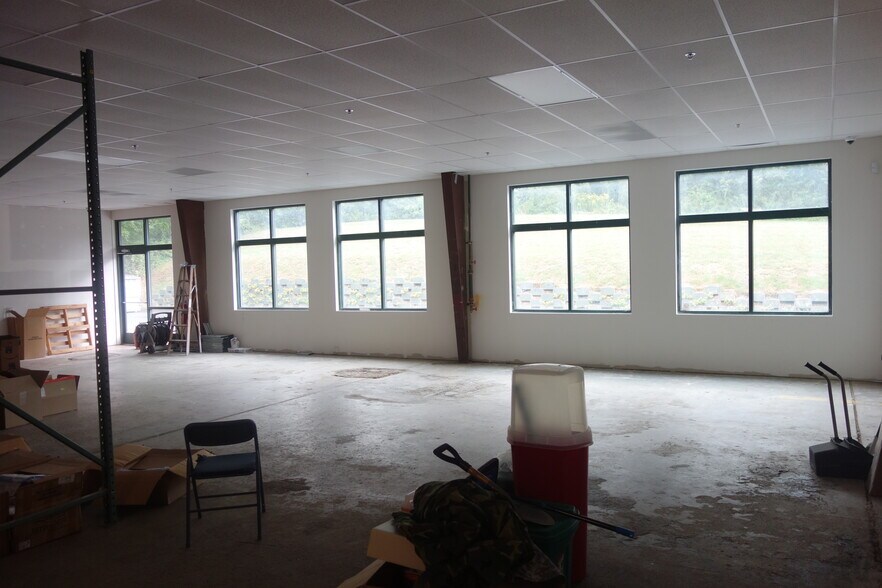 More Photos Of 2129 Pulaski Hwy, Havre De Grace Showroom For Lease