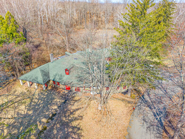 More Photos Of 30 Gingerbread Castle Rd, Hamburg Storefront For Lease