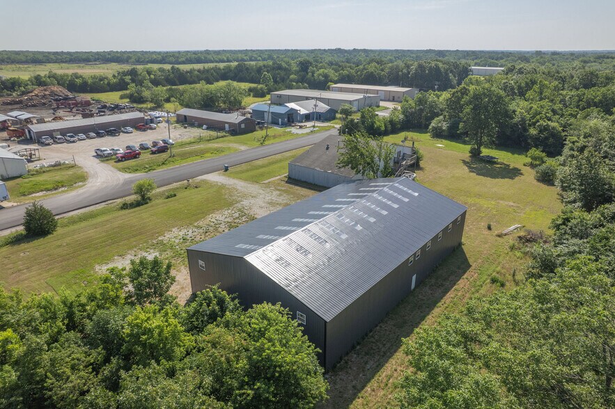 More Photos Of 841 Frances Ave, Neosho Flex For Sale