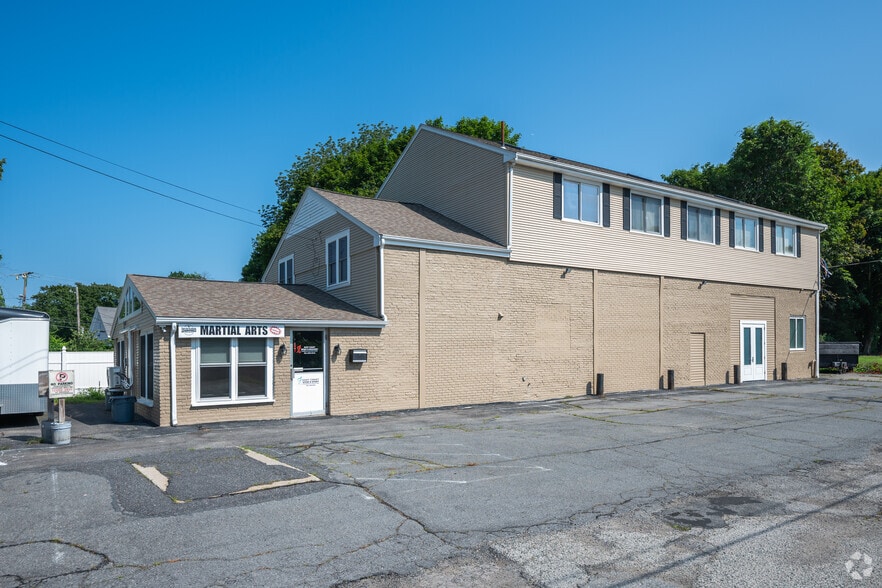 More Photos Of 55-R Main St, Kingston Freestanding For Sale