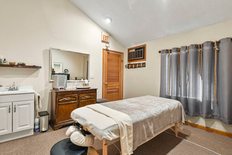 More Photos Of 194 Rockdale Ave, New Bedford Freestanding For Sale