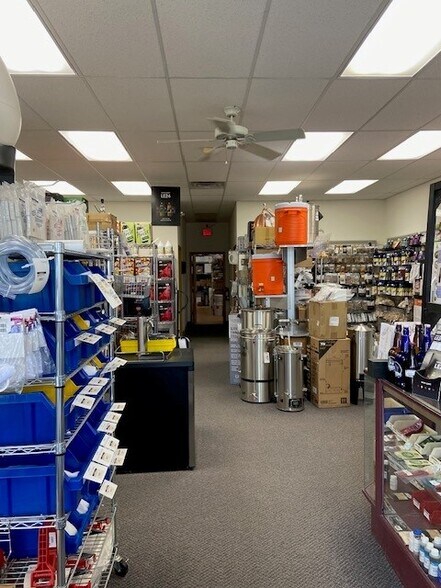More Photos Of 459-473 N Washburn St, Oshkosh Storefront Retail Office For Lease