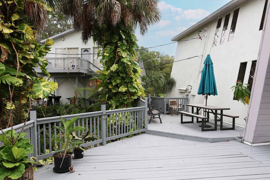 More Photos Of 2231-2233 Nursery Rd, Clearwater Loft Creative Space For Lease