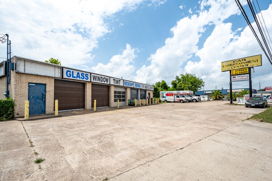 More Photos Of 17717 Highway 59 N, Humble Auto Repair For Sale