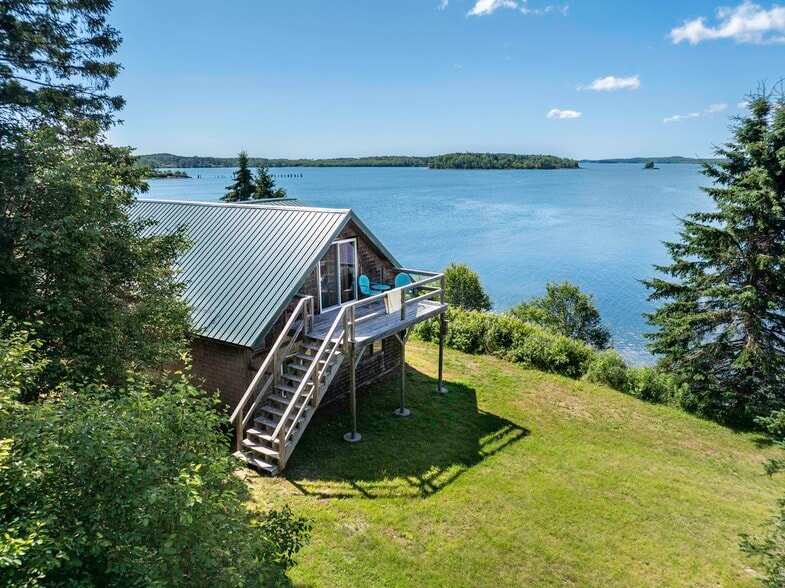 More Photos Of 54 Toll Bridge Rd, Eastport Hotel For Sale